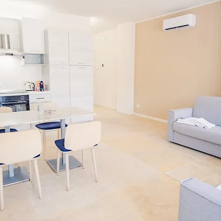 Relais Du Village - Italian Homing Apartment Desenzano del Garda