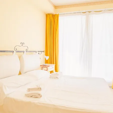 Relais Du Village - Italian Homing 代森扎诺-德尔加达