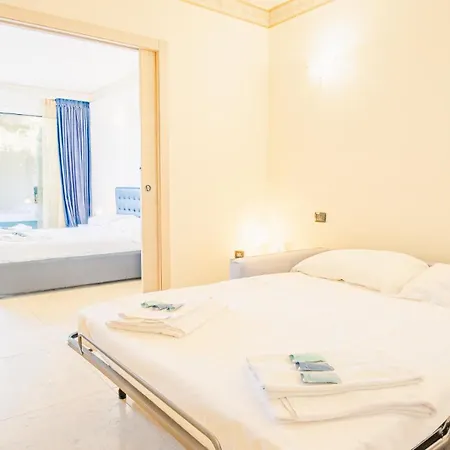Daire Relais Du Village & Elite Desenzano del Garda