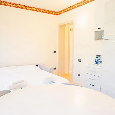 Daire Relais Du Village & Elite Desenzano del Garda
